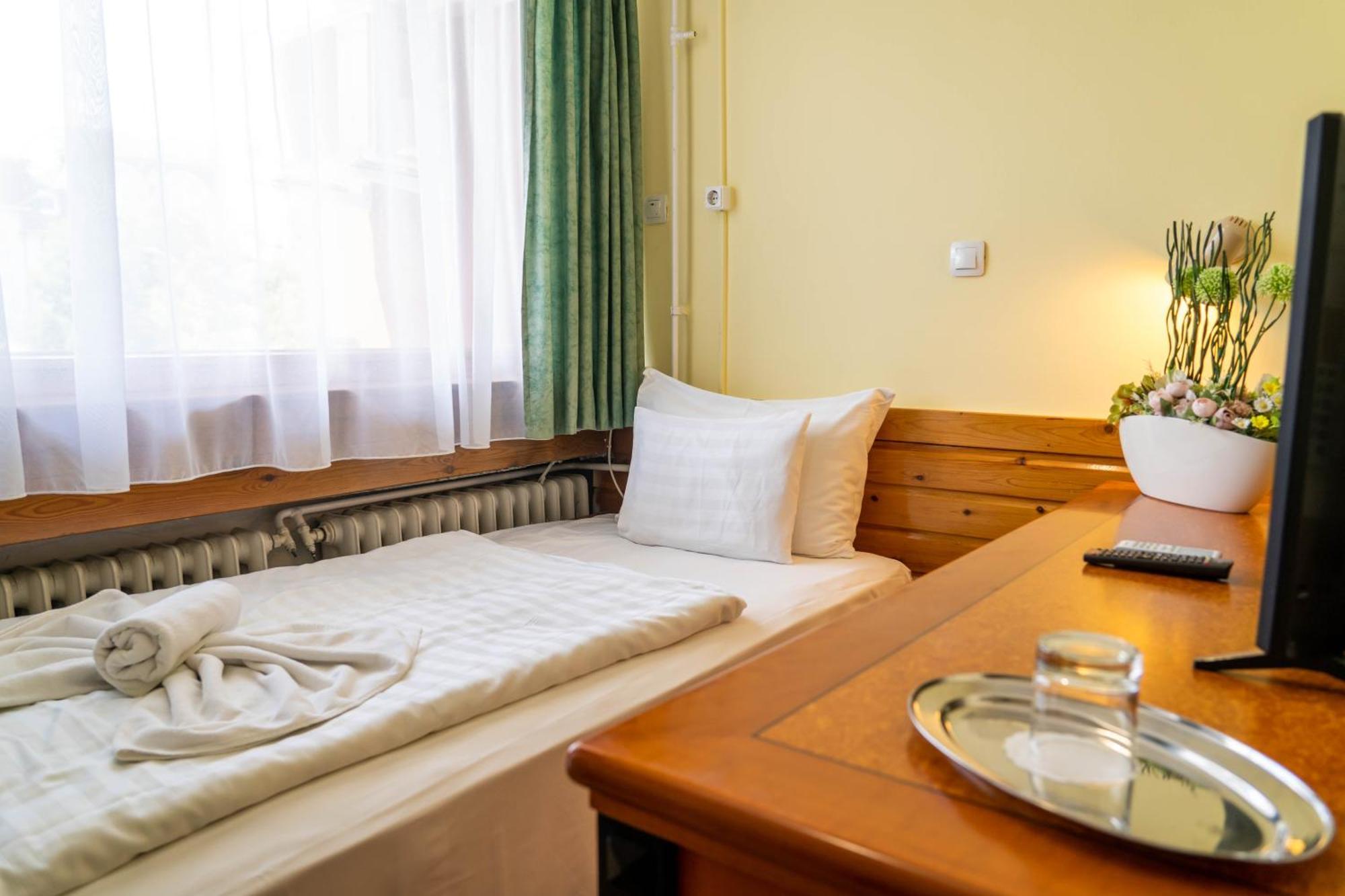 Majerik Hotel Хевиз Экстерьер фото