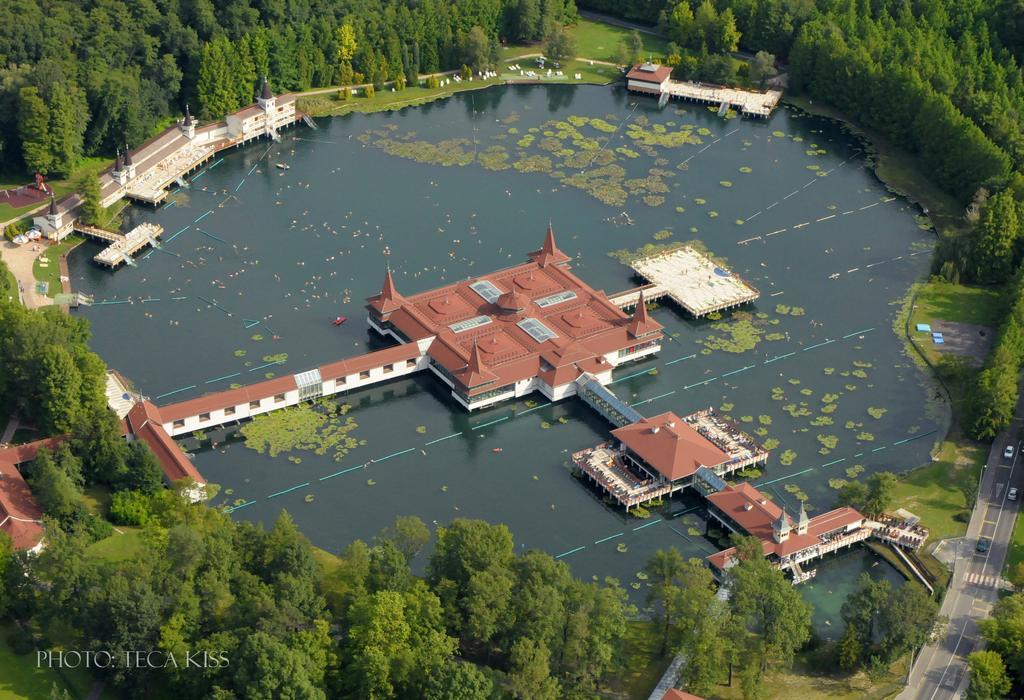Majerik Hotel Хевиз Экстерьер фото