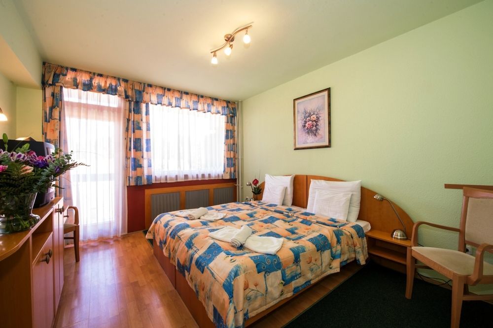 Majerik Hotel Хевиз Экстерьер фото