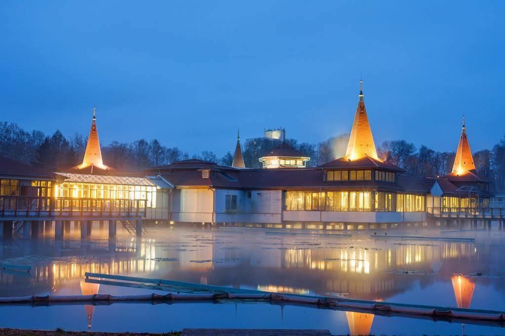 Majerik Hotel Хевиз Экстерьер фото